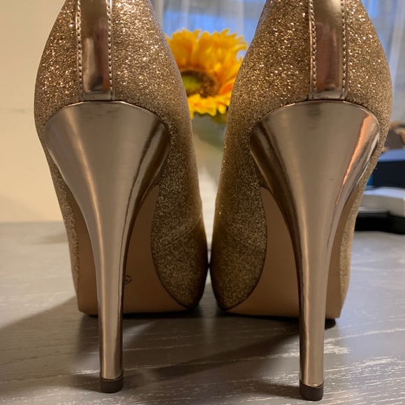 NEW Sexy Jacqueline Ferrar 4.5” Heels - Picture 3 of 6